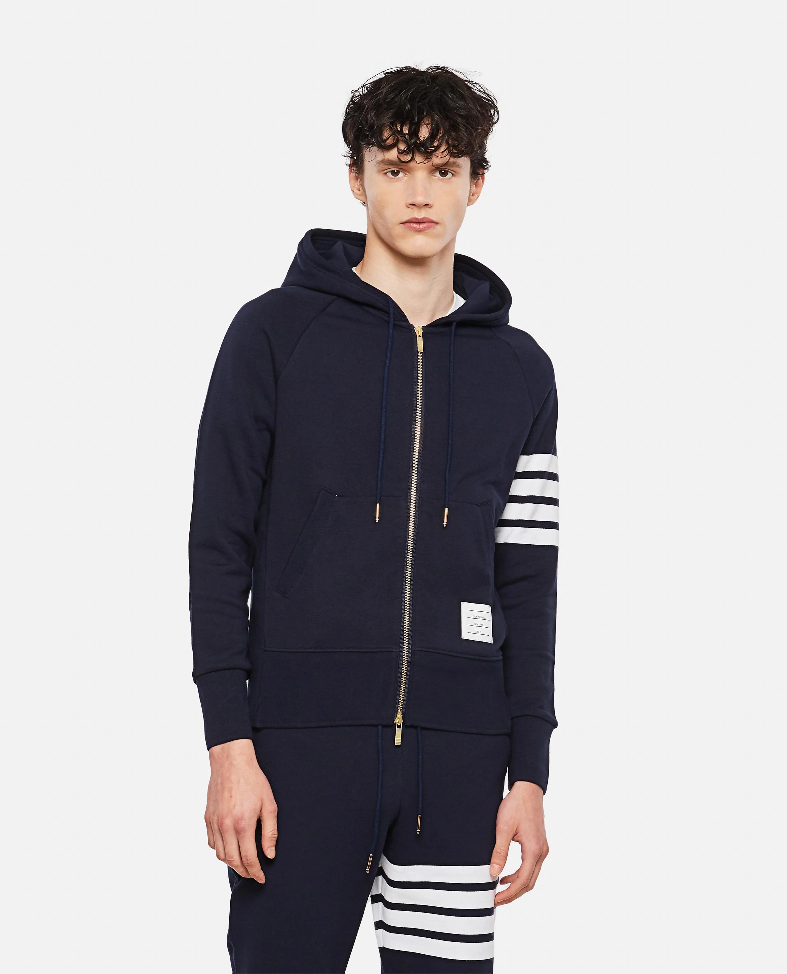 FELPA CLASSICA ZIP CON CAPPUCCIO